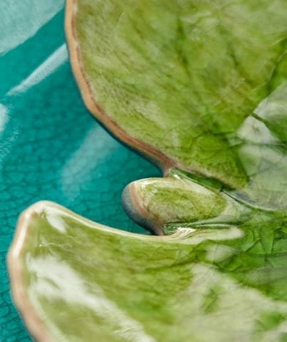 riviera-alchemille-leaf-plate-costa-nova-detail